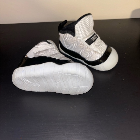 Infant sAir Jordan Retro 11 Crib Bootie 'DMP Gratitude (2023) - Picture 3 of 4